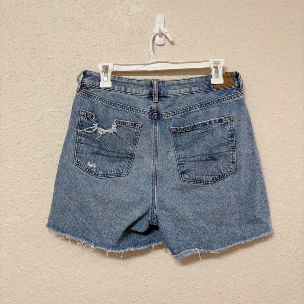 American Eagle Baggy Mom Shorts Womens Size 6 Distressed Blue Denim - Picture 3 of 8